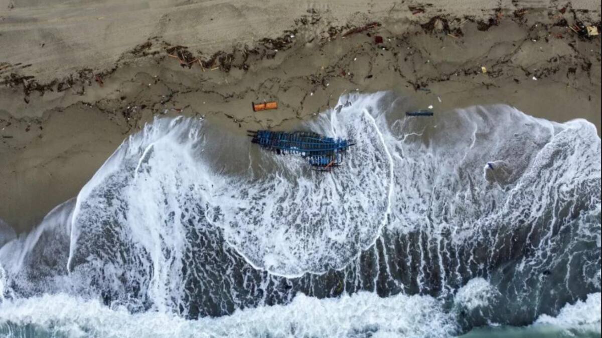 30 personas continúan desaparecidas en la costa italiana. Foto Twitter @descifraguerra.