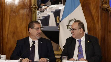 Bernardo Arévalo de León se reunió con Alejandro Giammattei. Foto: SCSPGT.