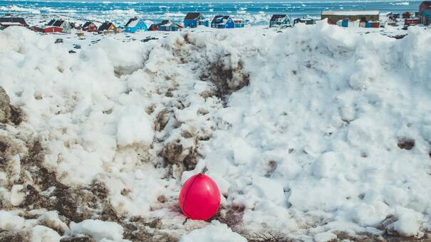 El terrible experimento de Dinamarca con niñas del pueblo inuit para reducir su tasa de natalidad