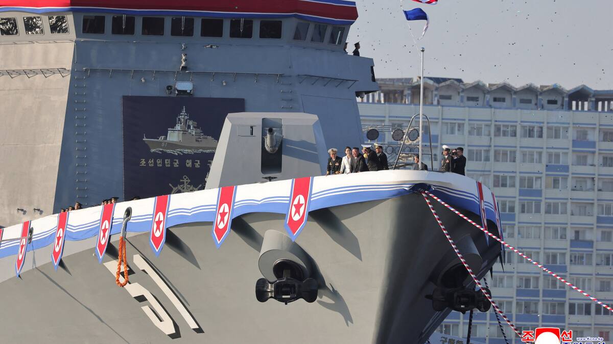 Kim Jong-un presentó el nuevo buque destructor de Corea del Norte. Foto: Reuters/KCNA