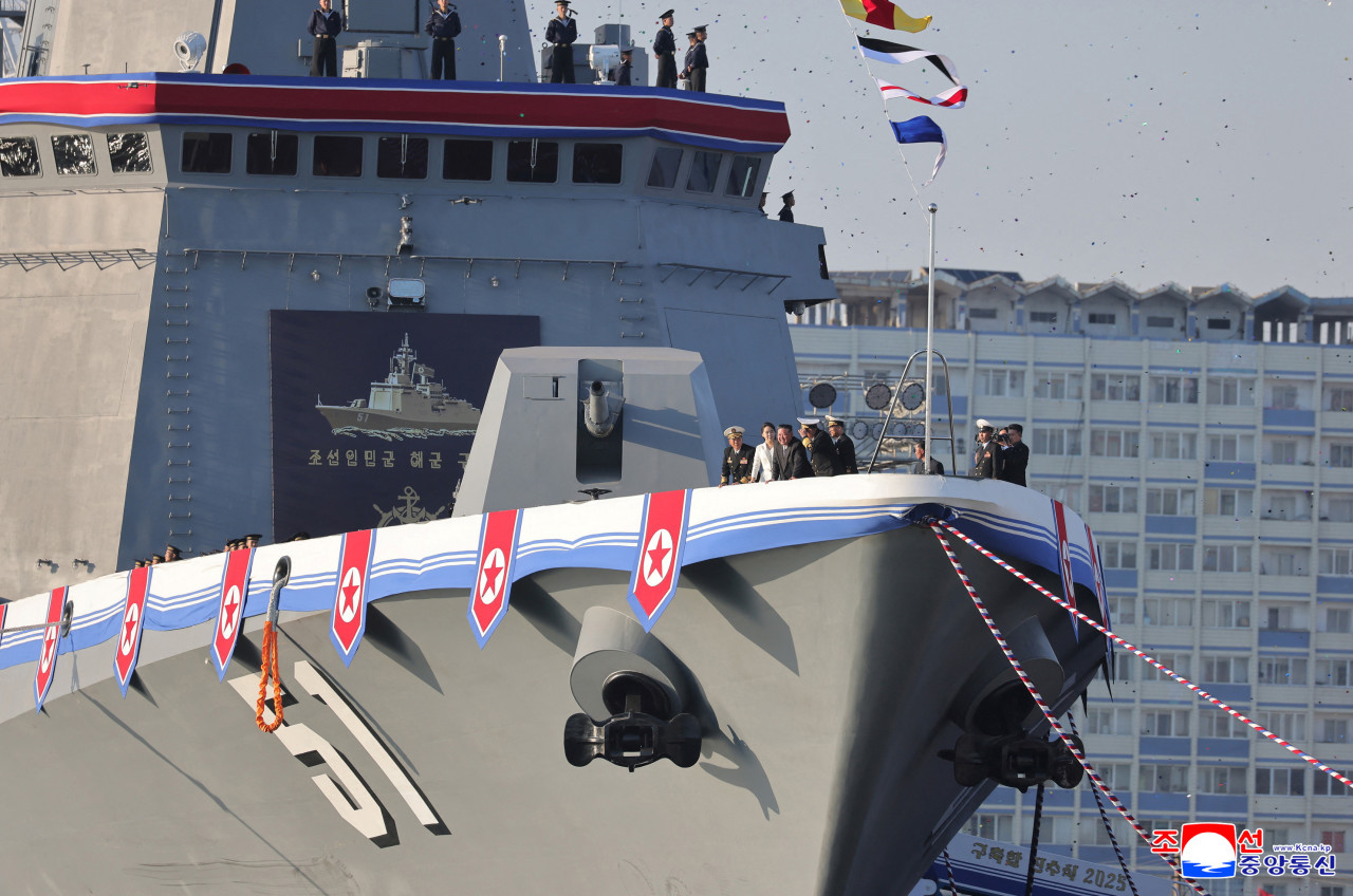 Kim Jong-un presentó el nuevo buque destructor de Corea del Norte. Foto: Reuters/KCNA