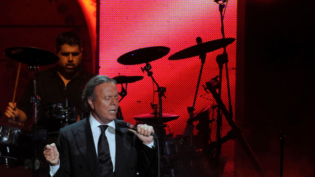Julio Iglesias.