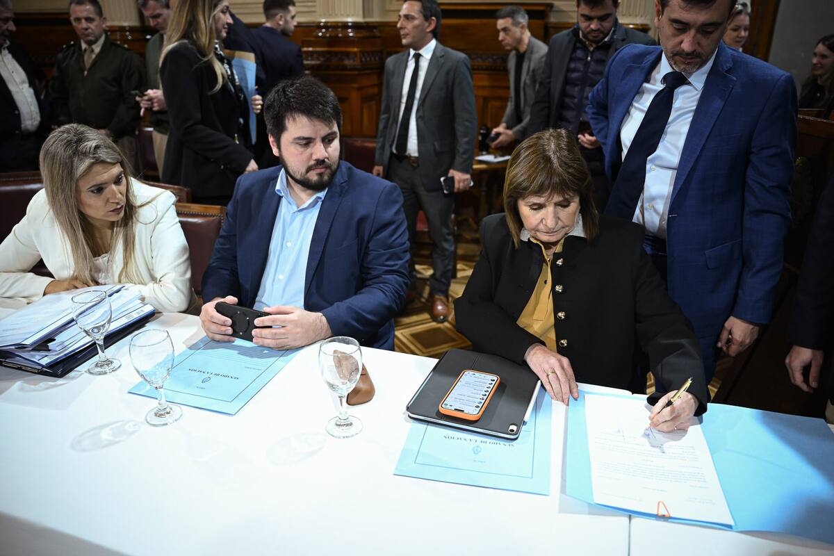 Comisión de Acuerdos en el Salón Illia del Senado