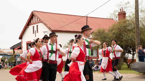 El partido “innombrable” de Buenos Aires que celebra este fin de semana la cultura alemana con salchichas y cervezas
