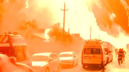 Impactante explosión de una estación de gas en Rumania. Foto: Captura de video.