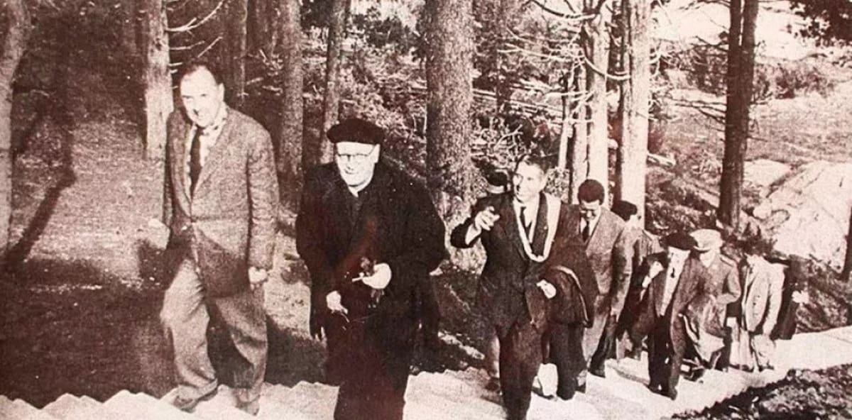 La comisión que visitó la isla Huemul en 1952