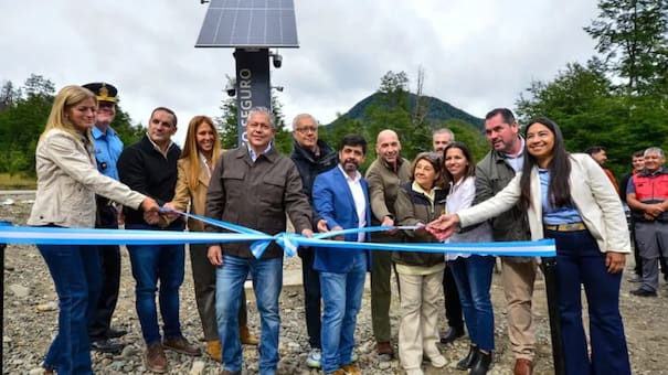 Rolando Figueroa inauguró el primer Punto Seguro de Neuquén con tecnología satelital para emergencias y conectividad