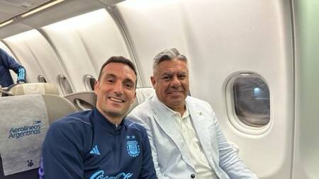 Lionel Scaloni y Chiqui Tapia. Foto: NA.