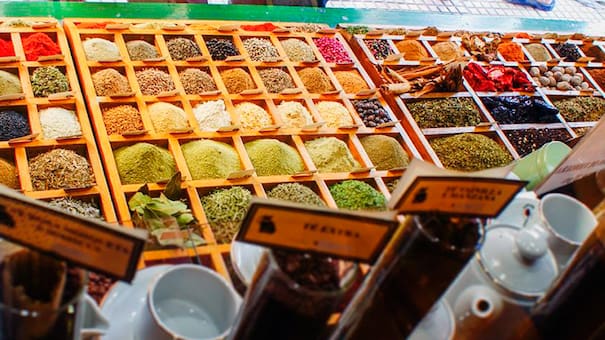 Especias de todo el mundo y una historia única: el lugar más místico de la calle Corrientes