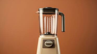 Licuar cáscara de banana con vinagre: el hack viral que se convierte en un indispensable para el hogar