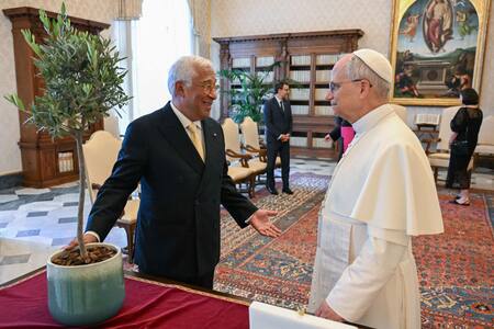 León XIV junto a Antonio Costa en el Vaticano. Foto: EFE/Mario Tomassetti.