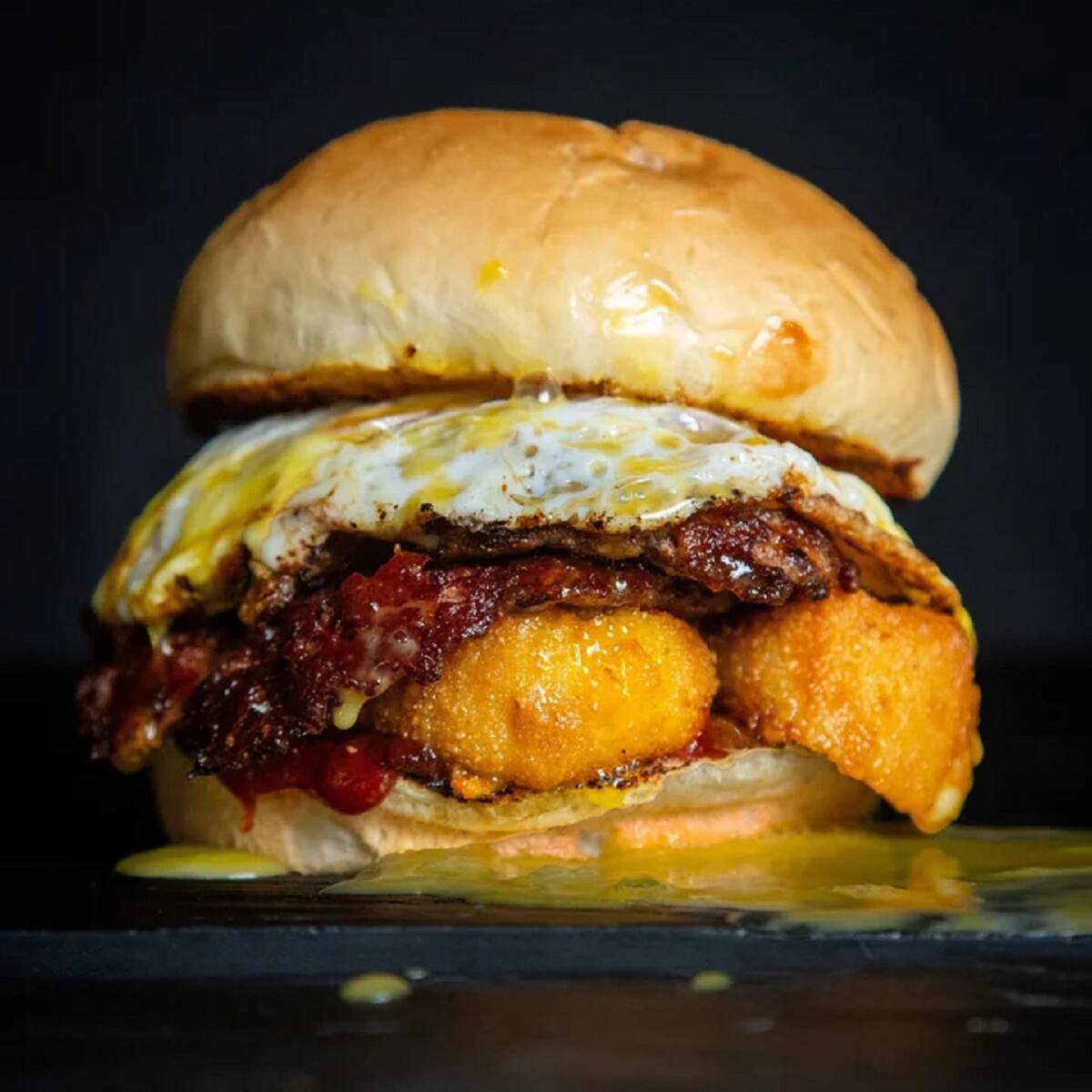 En el restaurante Torreón del Monje se pueden comer hamburguesas gourmet con una gran vista. Foto: Instagram/hamburgo.mardelplata