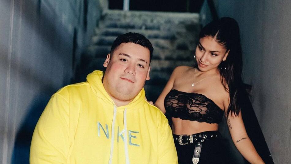 "Manzana" junto a su novia Luciana Macias. Foto: Instagram @manzanask.