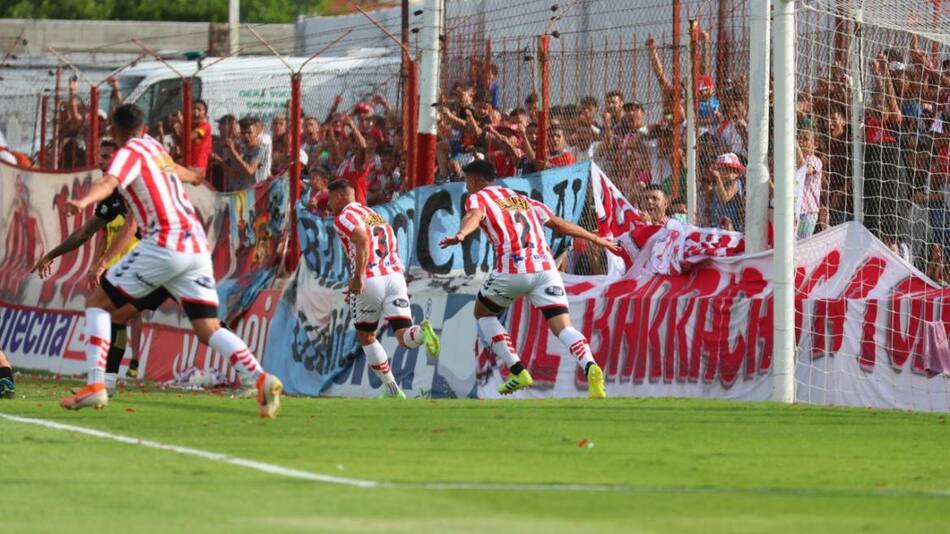 Festejo de Barracas Central ante Almirante Brown por la Primera Nacional