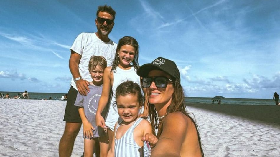 Paula Chaves junto a sus hijos y su esposo Pedro Alfonso. Foto: Instagram.