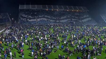 Incidentes en estadio de La Plata. Foto: NA.