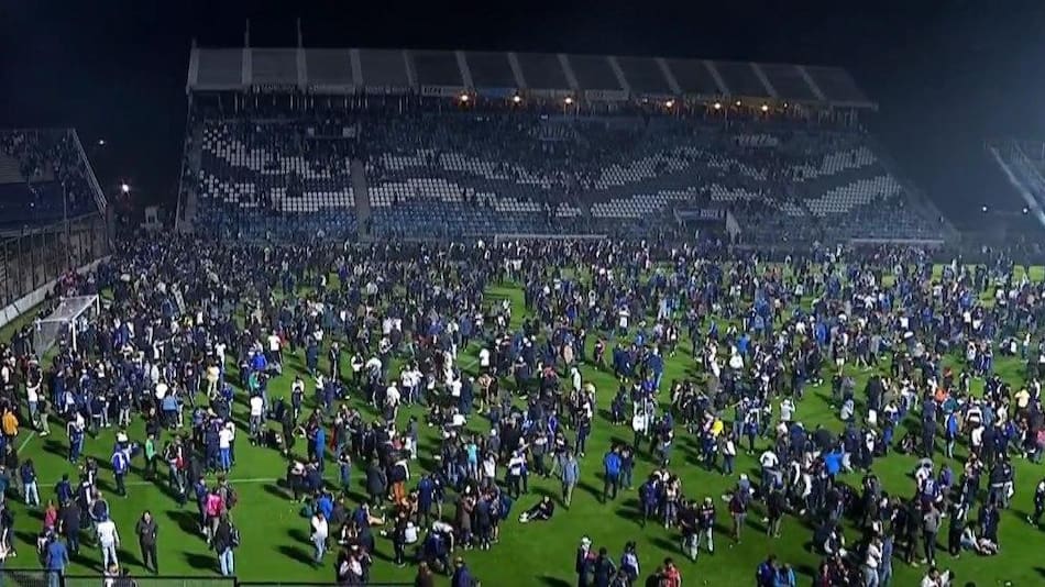 Incidentes en estadio de La Plata. Foto: NA.