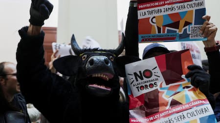 Protestas contra las corridas de toros en Colombia. Foto: REUTERS.