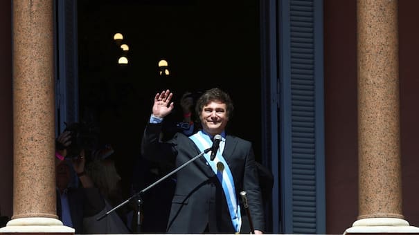 Milei concretó una reunión con más de 100 diputados y senadores previo a la renovación de bancas en el Congreso