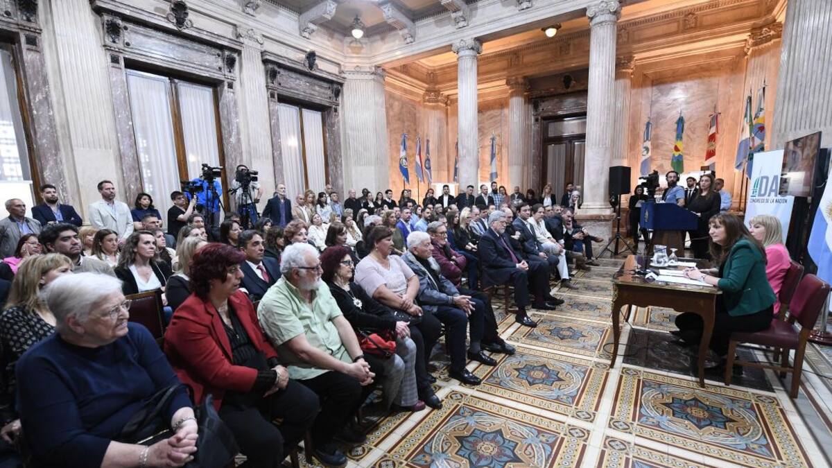 Anuncio en el Congreso. Foto: prensa senado.