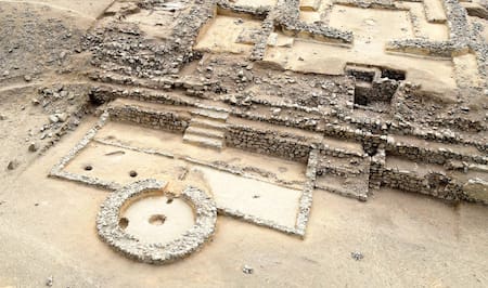 El "altar de fuego" de la sociedad Caral, la más antigua de América. Foto: EFE/ Zona Arqueológica Caral.