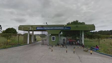 Entrada del penal de Batán