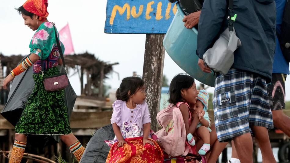 Comienza el trasladado de un pueblo originario en Panamá por la crisis climática. Foto: EFE.
