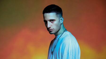 En la previa de su nuevo disco, Wos estrenó "Quemarás", su tema junto al Indio Solari