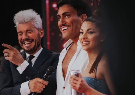 Tomás Holder junto a Marcelo Tinelli en su debut en el "Bailando 2023". Foto: Instagram @tomasholder_.
