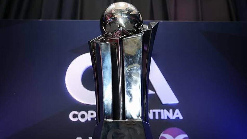 Trofeo de la Copa Argentina. Foto: Instagram @copaargentinaoficial