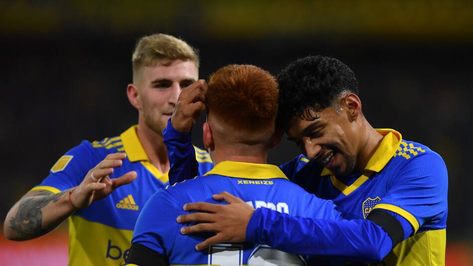 Barco y Medina sellaron el triunfo de Boca Juniors. Foto: Télam.