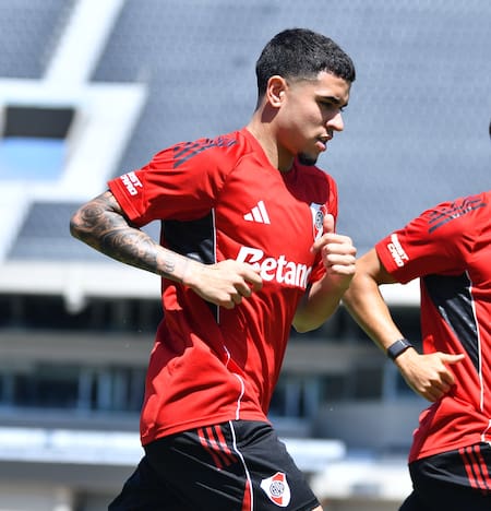 Kendry Páez en el entrenamiento de River.