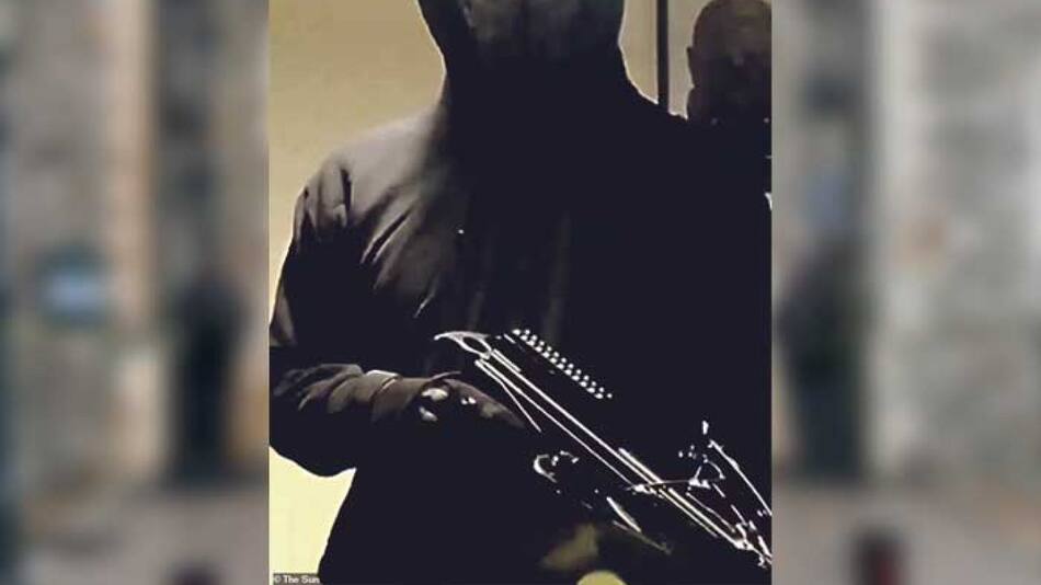 Condenado que intentó matar a la reina Isabel II con una ballesta. Foto: Captura de video.