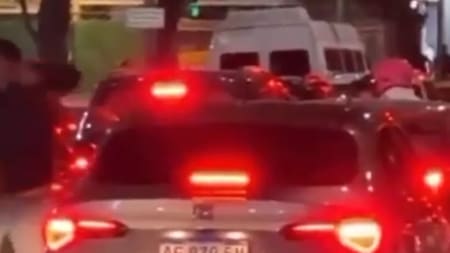 Relatos Salvajes en Almagro: violenta pelea entre un motociclista y un automovilista en plena calle