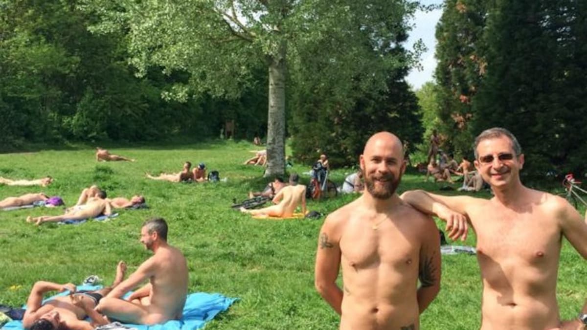 Nudistas en París
