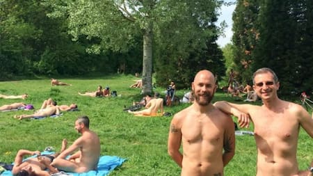 Nudistas en París
