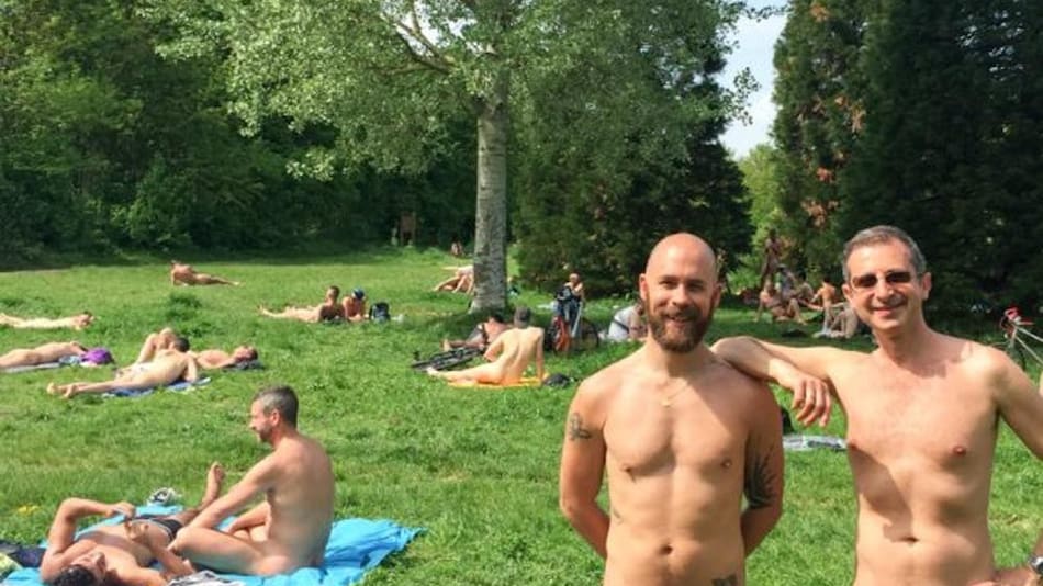 Nudistas en París