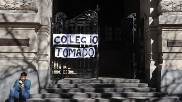 Estudiantes toman el Colegio Nacional de Buenos Aires, exigen la renuncia de la rectora