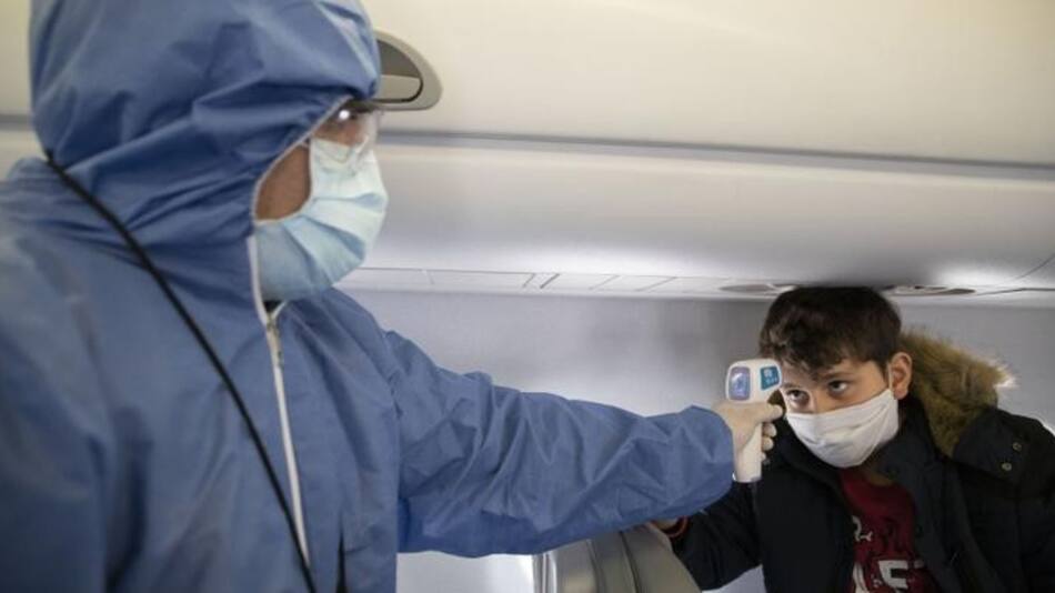 Protocolo, avión, coronavirus en Argentina