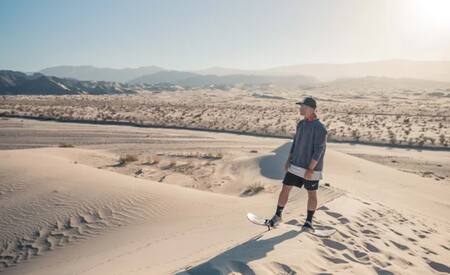 Las dunas de Catamarca son un gran lugar para hacer sandboard. Foto NA.