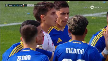 La amonestación de Gattoni en el Superclásico. Foto: captura