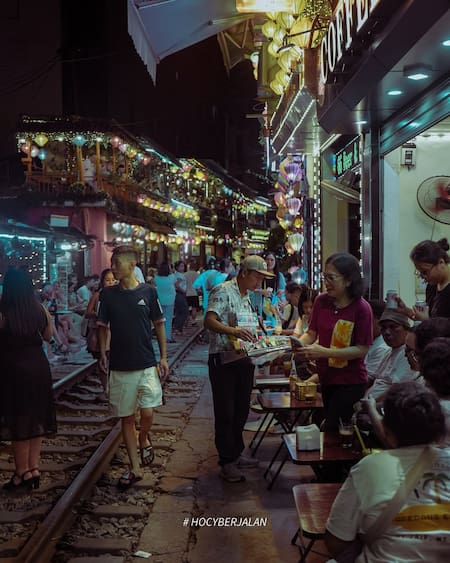 El bar más extraño del mundo. Foto: Instagram @railwaycafehanoi