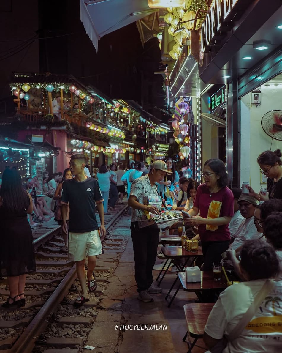 El bar más extraño del mundo. Foto: Instagram @railwaycafehanoi