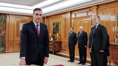Jura de Pedro Sánchez ante el Rey Felipe VI de España. Foto: REUTERS.