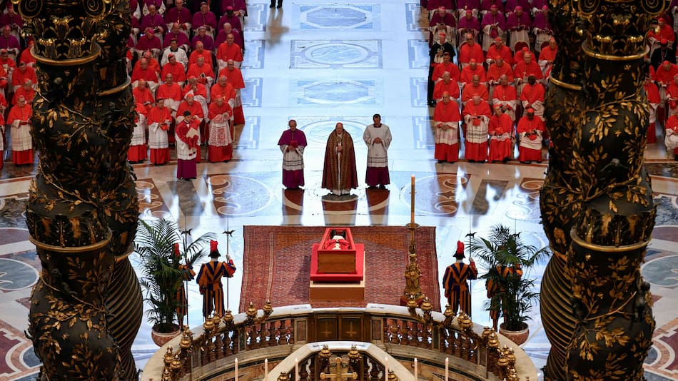 Los rituales funerarios del papa Francisco. Foto: Reuters/Vatican Media.