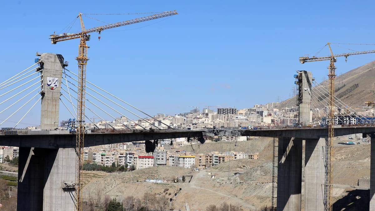 Destrucción de un puente en Alborz, Irán.