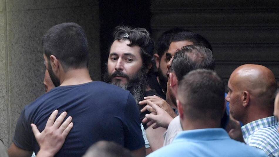 Ahorrista se atrincheró en Libano para que le devuelvan sus ahorros. Foto: EFE.