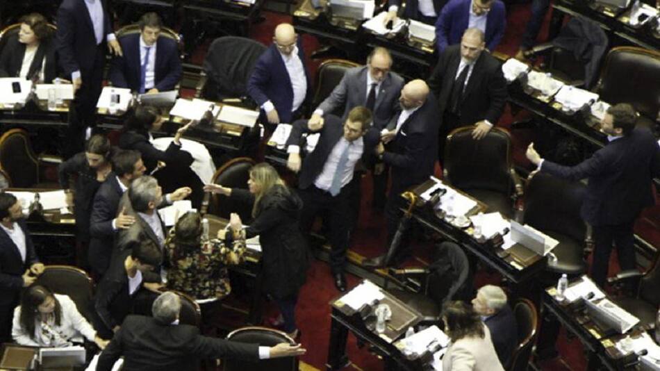 Cambiemos y el Frente para la Victoria, casi a las trompadas en Diputados, NA
