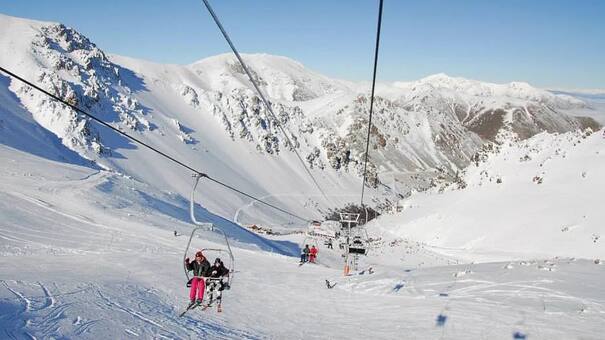 Por falta de nieve: un centro de esquí de la Patagonia cierra dos meses antes de lo previsto