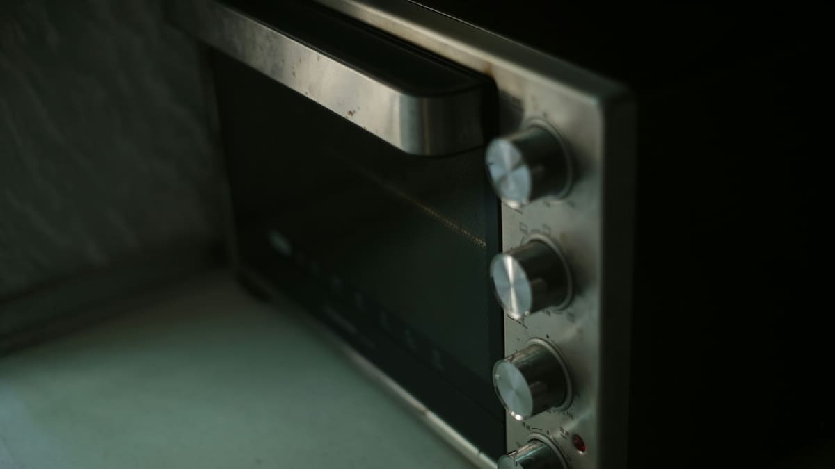 El horno eléctrico había sido incorporado recientemente a la rutina laboral del panadero y quedó bajo análisis de los investigadores.